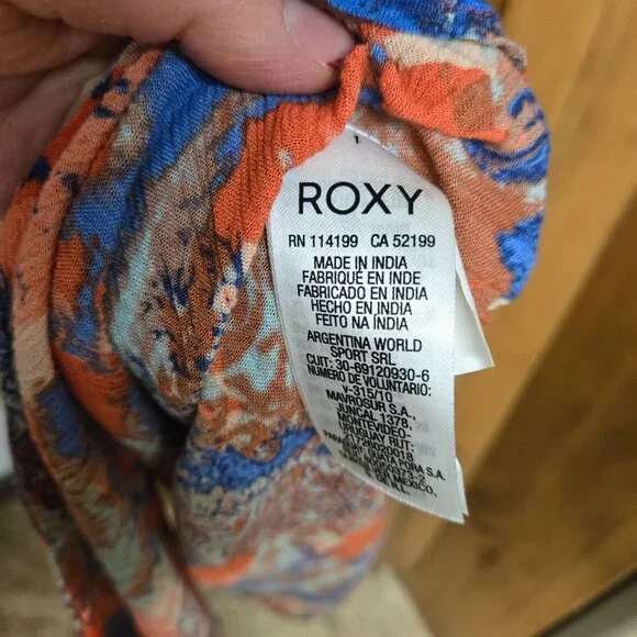 Roxy dress with... pockets! Slit in back by neck (not damaged). - Picture 5 of 7